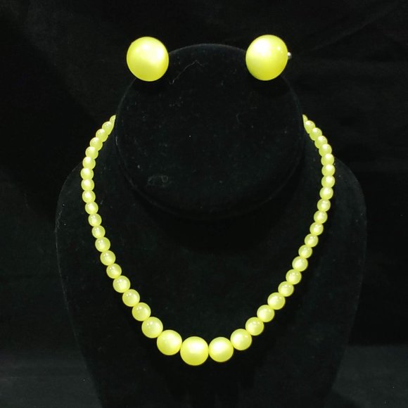Vintage Lemon Drop Lucite Beaded Necklace and Matching Clip-on Earrings (1950) - Picture 1 of 2